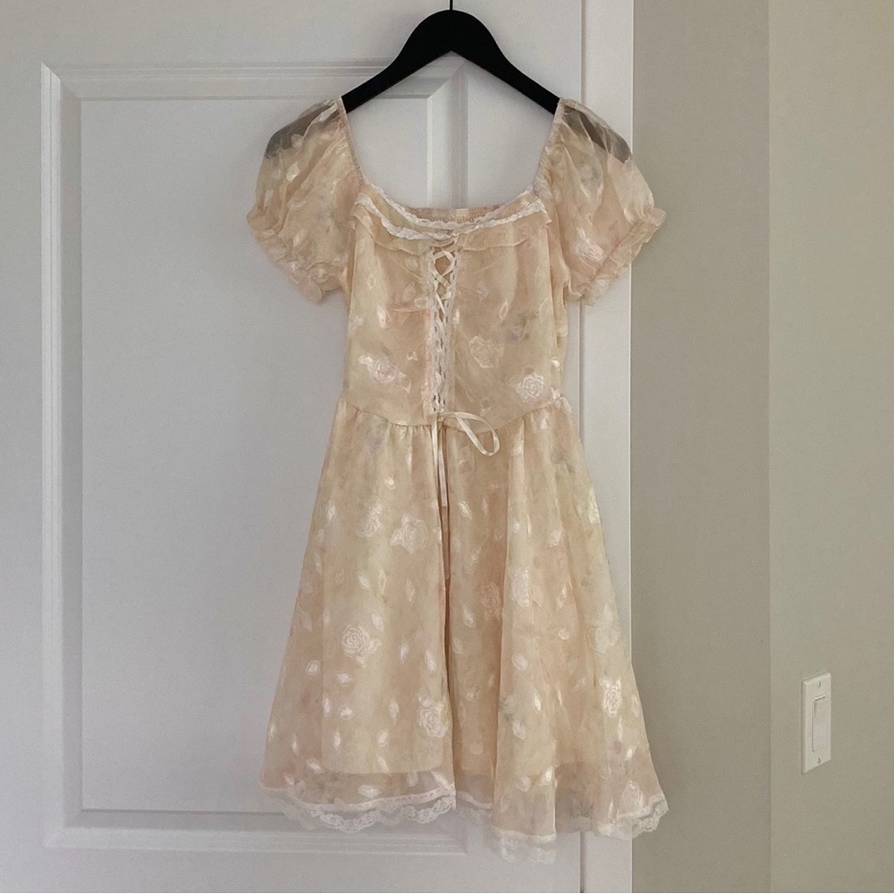 Gorgeous cottage-core puff sleeve mini dress
